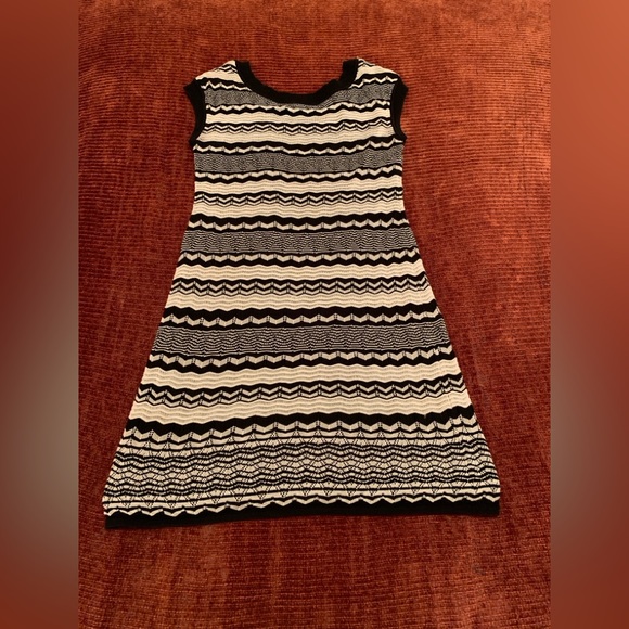 Crochet Mini-Midi Black & Cream Sleeveless Dress - Picture 2 of 16